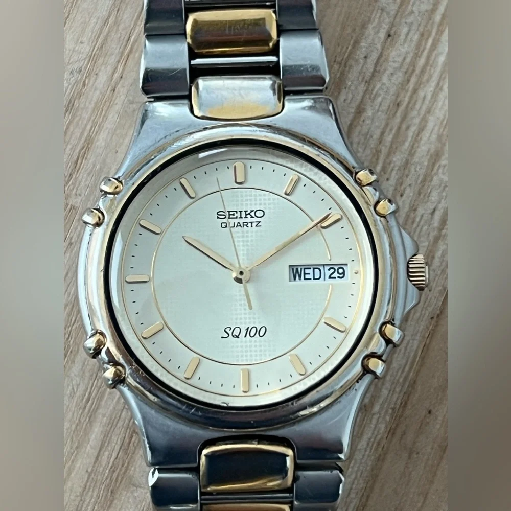 Seiko SQ 100 Rare Vintage Men’s Watch Light Gold-Tone Dial Two-Tone Bracelet